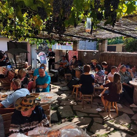Rodinne Vinarstvi Mikulenkovi Velke Zernoseky Bagian luar foto