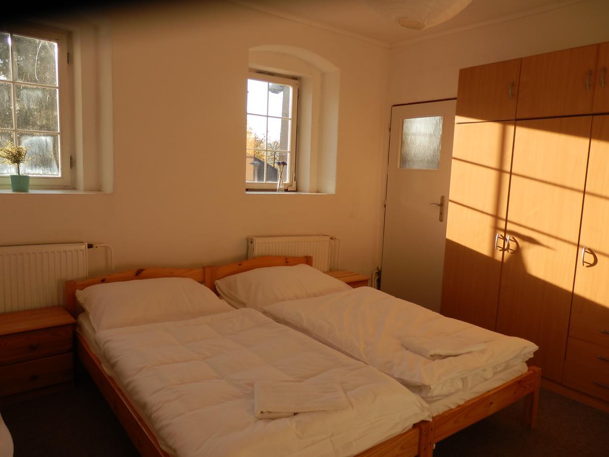 Rodinne Vinarstvi Mikulenkovi Velke Zernoseky Bagian luar foto